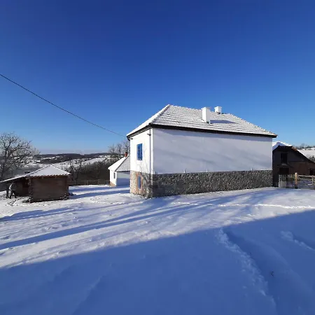 度假居 Domacinstvo Pajovic *