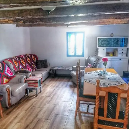 Vikendica Domacinstvo Pajovic *