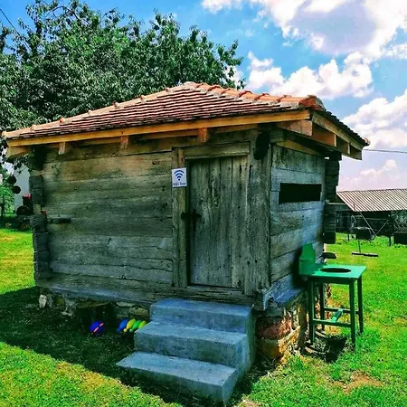 度假居 Domacinstvo Pajovic 上米拉诺瓦茨