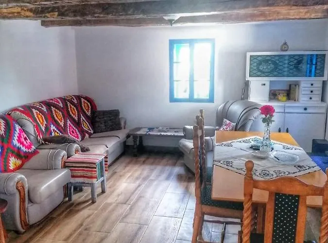 Case de vacanță Domacinstvo Pajovic *